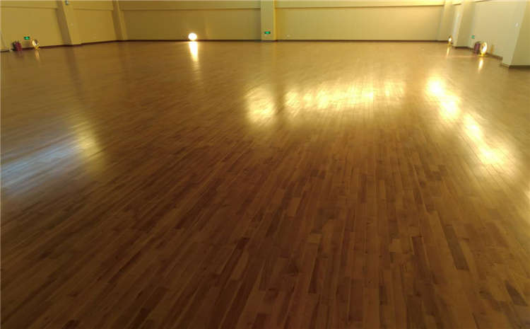 硬木企口籃球運(yùn)動地板生產(chǎn)廠家
