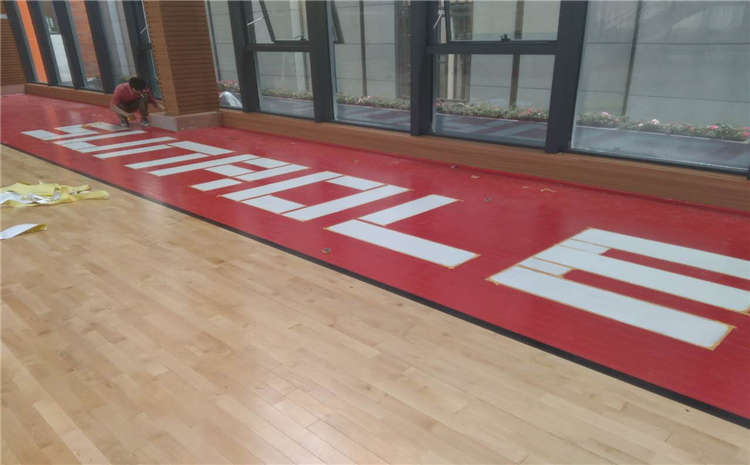 松木風(fēng)雨操場(chǎng)運(yùn)動(dòng)地板廠家報(bào)價(jià)表