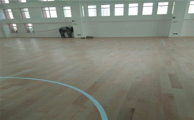 24厚運(yùn)動體育地板怎么翻新