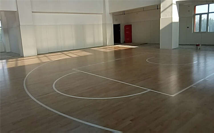 楓樺木乒乓球館木地板造價是的多少？