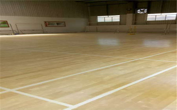 硬木企口木地板籃球館價(jià)格是多少錢(qián)？