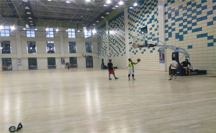 楓木乒乓球館木地板價(jià)格是多少錢？