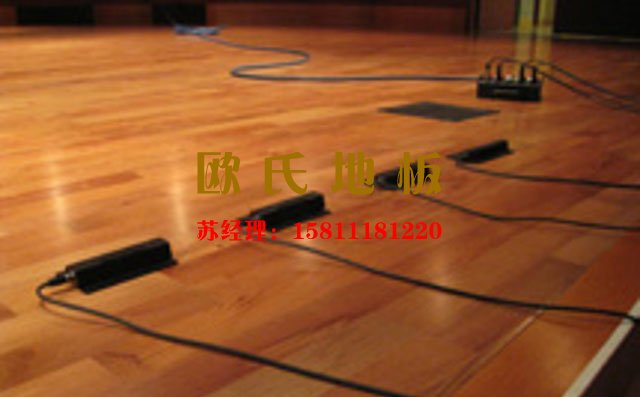 舞臺(tái)木地板出現(xiàn)問題，正確的解決方案是怎樣的？
