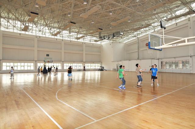 開(kāi)個(gè)籃球館多少錢