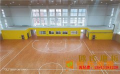 ?？诨@球場地板怎么安裝