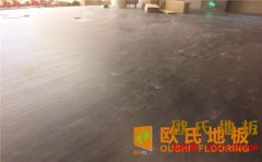 風(fēng)雨操場(chǎng)實(shí)木地板打磨翻新