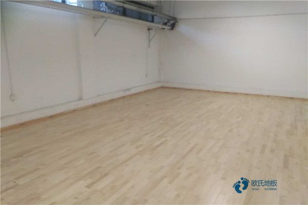 如何判斷硬木企口運動木地板的油漆質(zhì)量？