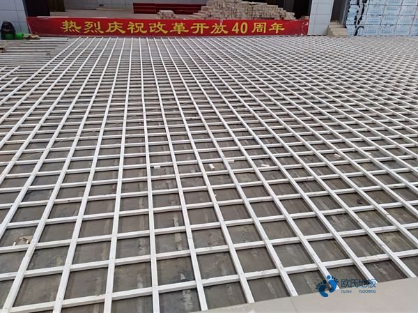 怎么防止籃球場(chǎng)專用實(shí)木地板出現(xiàn)劃痕？